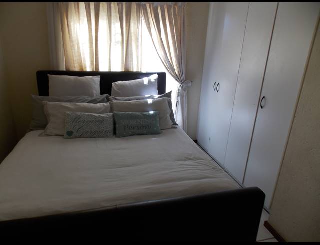 2 bed property for sale in COMET